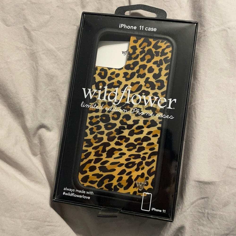 WILDFLOWER CASES Leopard iPhone 11 case